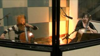 The JKE Sessions - Vyvienne Long and band perform Let Go