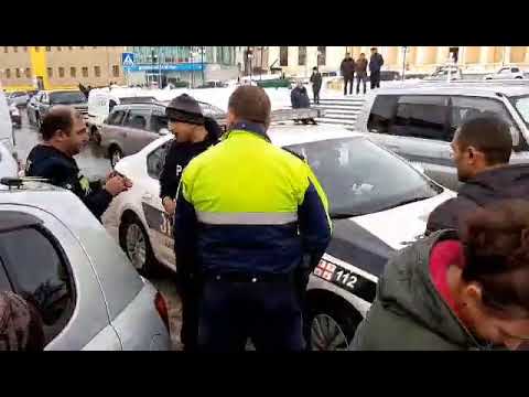 შელაპარაკება სამართალდამცველსა და მოქალაქეს შორის