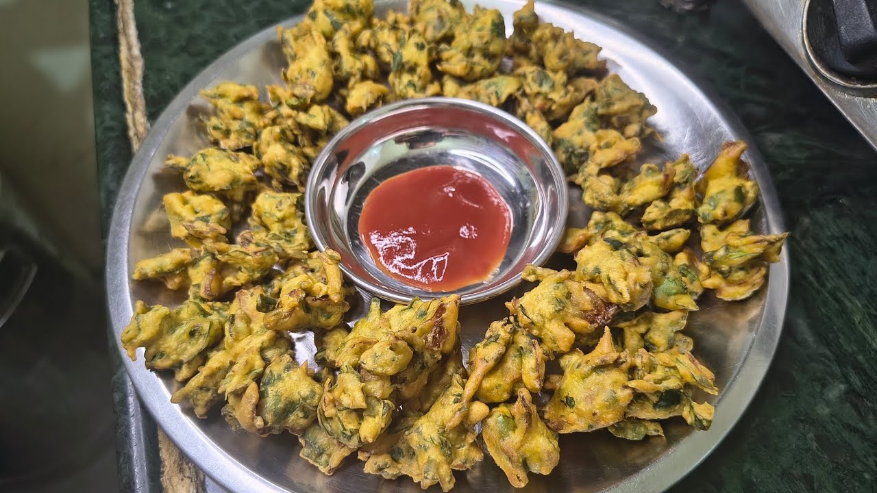 Palak or pyaj ke pakode 🥬