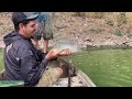 Pesca con lancha en el frio. Salieron muy buenos pescados