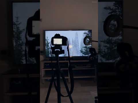 How to shoot atractive pictures using TV screen as Background