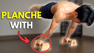 5 exercices pour maîtriser la planche plus rapidement avec les parallettes