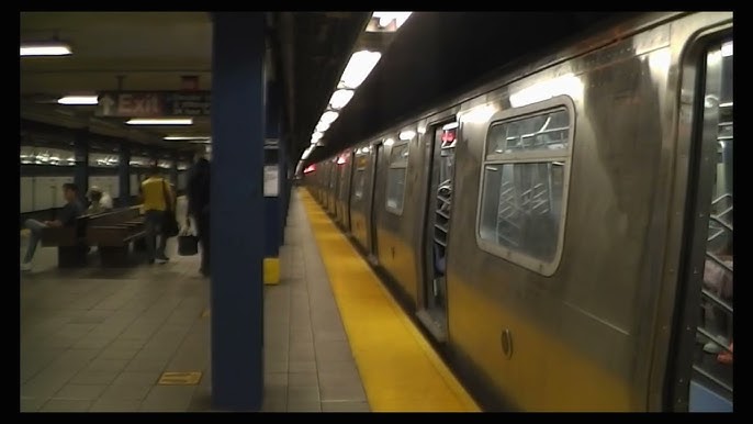 Mets-Willets Point, A Manhattan-bound (7) train arrives at …