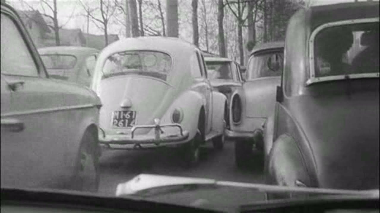 La media (Ugo Tognazzi - La vita agra - 1964 Carlo Lizzani) ITA