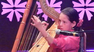 Niña tocando arpa. MOLIENDO CAFÉ Y LA BALADA DEL MARIACHI. Sofía González.弹竖琴的女孩。 chords