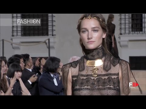 Video: Valentino “ Mirabilia Romae ” Haute Couture: buổi trình diễn thời trang ở trung tâm Rome