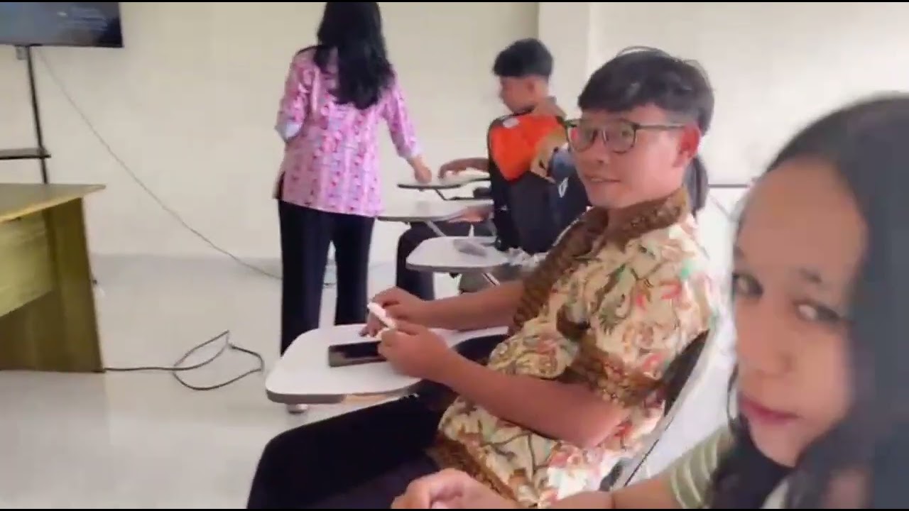Video pembelajaran ( Projek UAS Bendidikan Bahasa Indonesia )