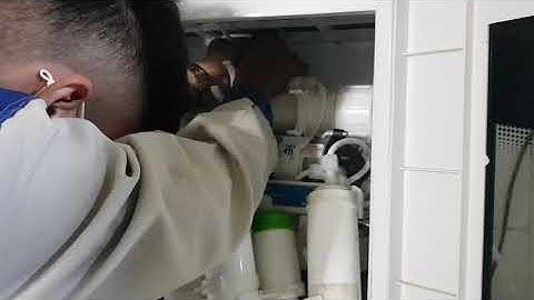 Sửa máy lọc nước bị lỏng vòi mở nước