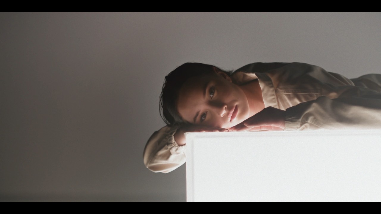 Sizelle - Almost (Official Video)