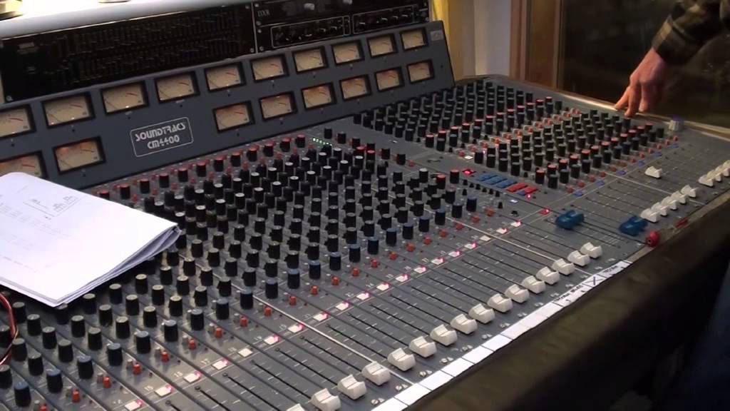 Servicing A Soundtracs CM4400 Console With Tim Jones From StudioSystems 