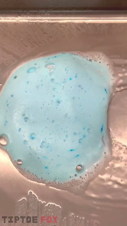 this-viral-foam-cleaning-pod-removes-odor-grime-from-your-garbage