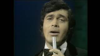 Engelbert Humperdinck - Winter World Of Love 1967 Video
Engelbert Humperdinck – Winter World Of Love / Take My Heart
Label: Parrot – PAR.40044
Format: Vinyl, 7, Single
Country: Canada
Released: 1969
Arnold George Dorsey MBE (born 2 May 1936), known professionally as Engelbert Humperdinck, is a British pop singer who has been described as one of the finest middle-of-the-road balladeers around. He achieved international prominence in 1967 with his recording of Release Me.
Starting as a performer in the late 1950s under the name Gerry Dorsey, he later adopted the name of German composer Engelbert Humperdinck as a stage name and found success after he partnered with manager Gordon Mills in 1965. His recordings of the ballads Release Me and The Last Waltz both topped the UK Singles Chart in 1967, selling more than a million copies each. Humperdinck scored further major hits in rapid succession, including There Goes My Everything (1967), Am I That Easy to Forget (1968) and A Man Without Love (1968). In the process, he attained a large following, with some of his most devoted fans calling themselves Humperdinckers. Three of his singles were among the best-selling of the 1960s in the United Kingdom.
During the 1970s, Humperdinck had significant North American chart successes with After the Lovin (1976) and This Moment in Time (1979). Having garnered a reputation as a prolific concert performer, he received renewed attention during the 1990s lounge revival with his recordings of Lesbian Seagull for the soundtrack of Beavis and Butt-Head Do America (1996), and a dance album (1998). The new millennium brought a range of musical projects for the singer, including the Grammy-nominated gospel album Always Hear The Harmony: The Gospel Sessions (2003) and a double album of duets, Engelbert Calling (2014). In 2012, Humperdinck represented the UK at the Eurovision Song Contest in Baku with the song Love Will Set You Free. After marking more than 50 years as a successful singer, Humperdinck continues to record and tour, having sold more than 140 million records worldwide.
Enjoy Other Channel Im Supporting
Doris Jubas https://www.youtube.com/channel/UCa-kgyxH8BKp2RWKLxemeXg
and Doris A Jubas https://www.youtube.com/channel/UCMfABd9PWYDgYBpGH ilLA?view_as=subscriber
LostJukeboxVolume https://www.youtube.com/channel/UC5D_R94JJWIIV9E7gmOcFTA
uraass2utube: https://www.youtube.com/channel/UCIpdvidQfxm2QntUtbQnUJw
Doris Jubas: https://www.youtube.com/channel/UCa-kgyxH8BKp2RWKLxemeXg
LostJukeboxVolumes 3: https://www.youtube.com/channel/UC_8ayLGzseu5Fh-YXF2dCvQ
Heather Wood: https://www.youtube.com/channel/UCN7UHcs7VPbHcH3HNXVonuA/playlists
Heather Movie Theatre: https://socialblade.com/youtube/channel/UCjjM7EF7QwPIUI3x182WbXQ
#uraass2utube #LostJukeboxVolume #Heather_Wood3446 #LostJukeboxVolumes3 #Doris_Jubas #Doris_A_Jubas #LostjukeboxVolume2 #the3cs #the3cs_II #heathermovietheatre Engelbert Humperdinck - Winter World Of Love 1967 Video