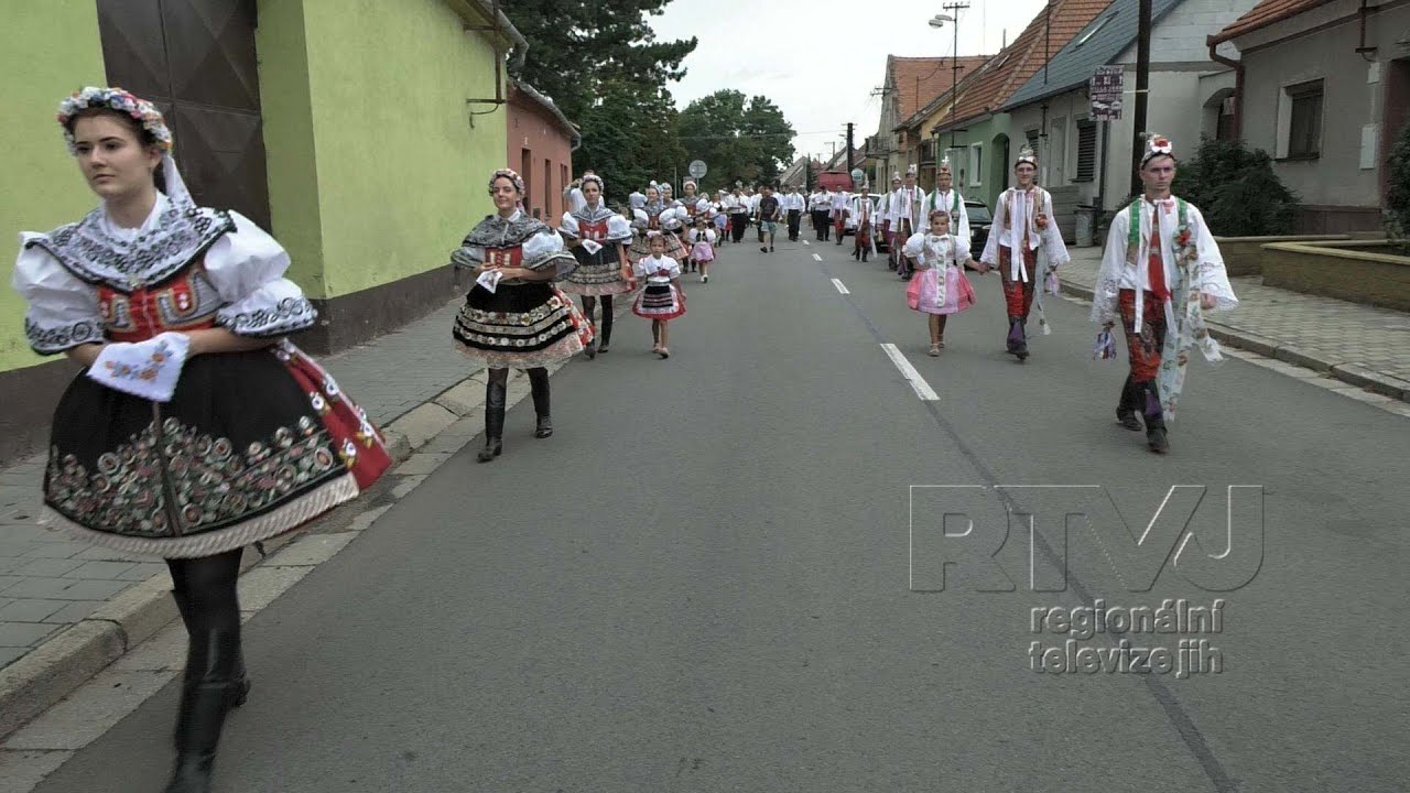 Hody v Dolních Dunajovicích jsou díky krojům pestré