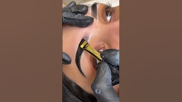 Brow dye application using @browcode stain! #browmapping #eyebrow #hybridbrows