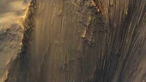 HiClip: In the Gullies and Bedrock of Ius Chasma (Mars)