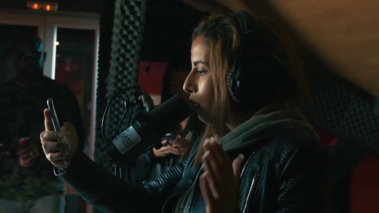 Moon'a - Freestyle #1 Salubrité ( OKLM ) - YouTube