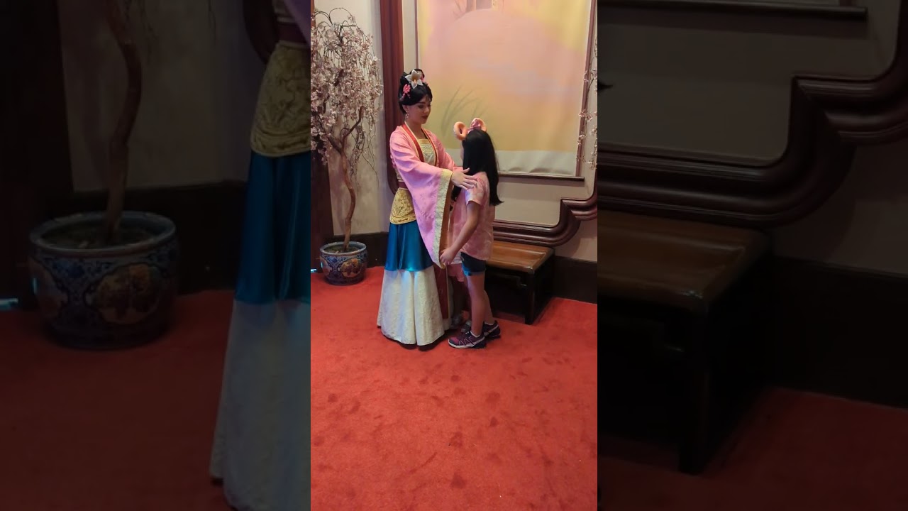 Olivia & Emma Meet Mulan @ Epcot