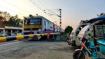 Public Are waiting : Colorful Rare Single windshield Emu Local Speedy Crossing Through Out Railgate
