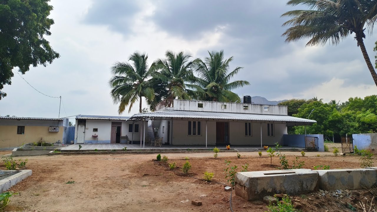 ஃபார்ம் ஹவுஸ் உடன் 18 ஏக்கர் தென்னந்தோப்பு. மொத்த விலை 13.5 கோடி...