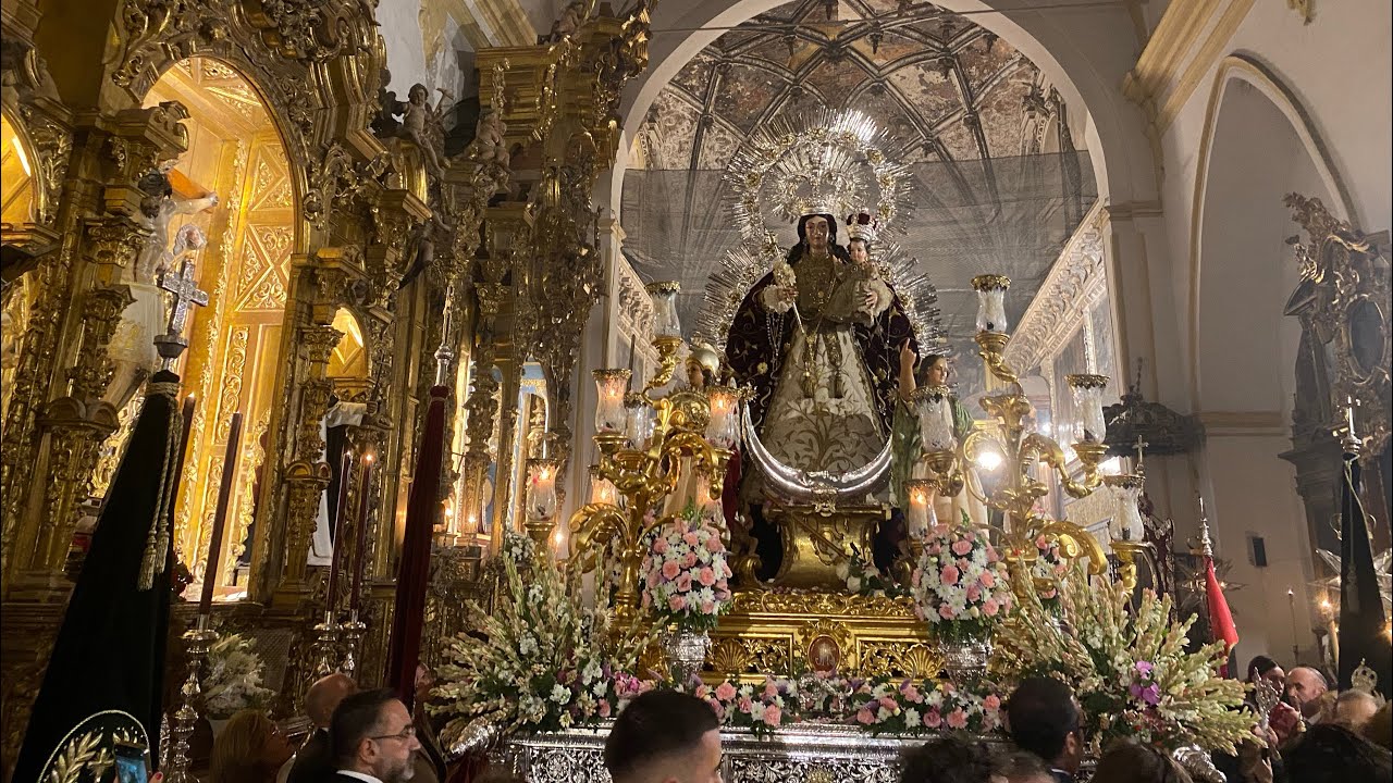 Entrada de la virgen del rosario de la hermandad del cristo De San Pedro de Marchena 