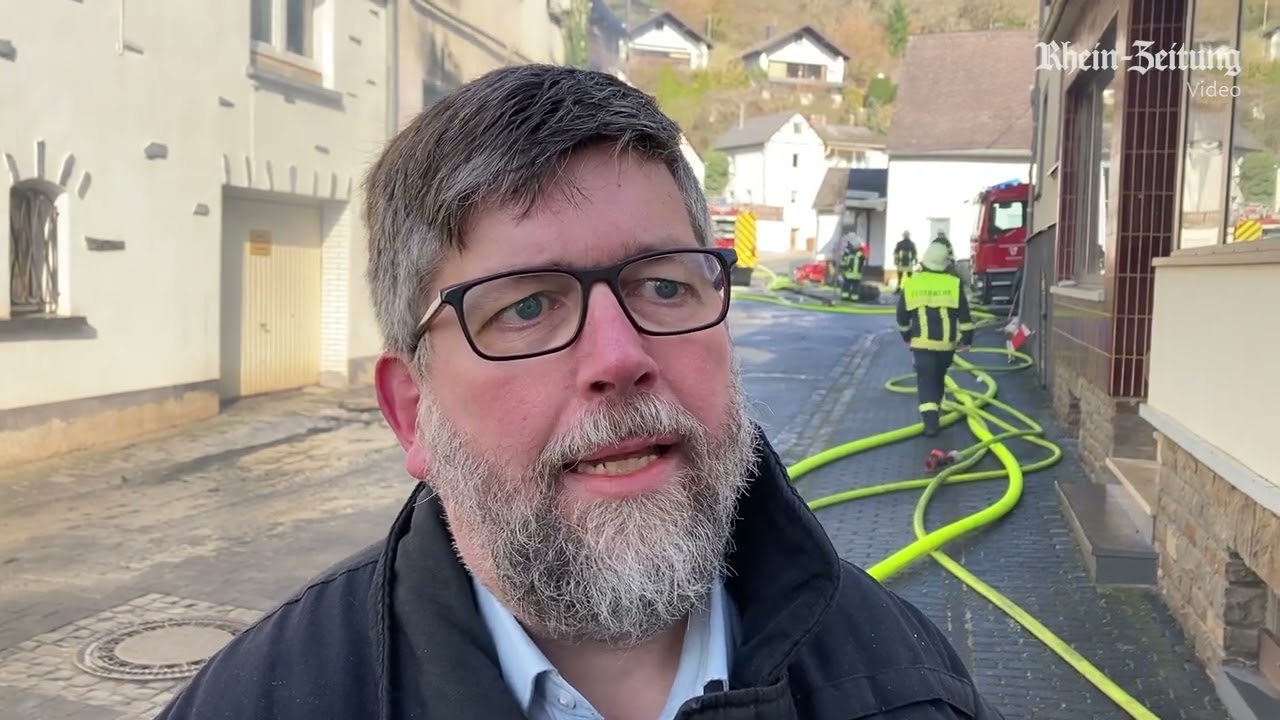 Feuer in Lütz greift auf mehrere Gebäude über: 120 Feuerwehrleute im Einsatz