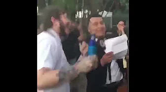 coral de Rich Brian para Post Malone cantando Congratulations. coral de Rich Brian para Post Malone cantando Congratulations.