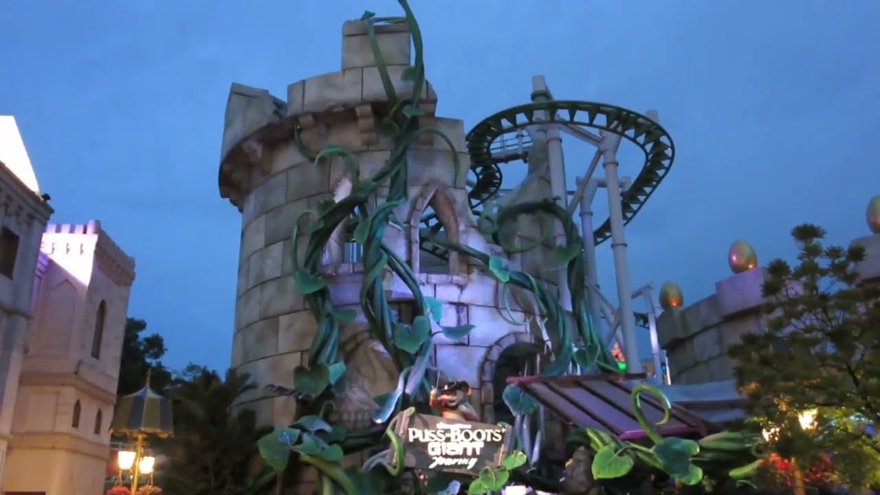 Puss In Boots   Giant Journey Night Ride at Universal Studios Singapore