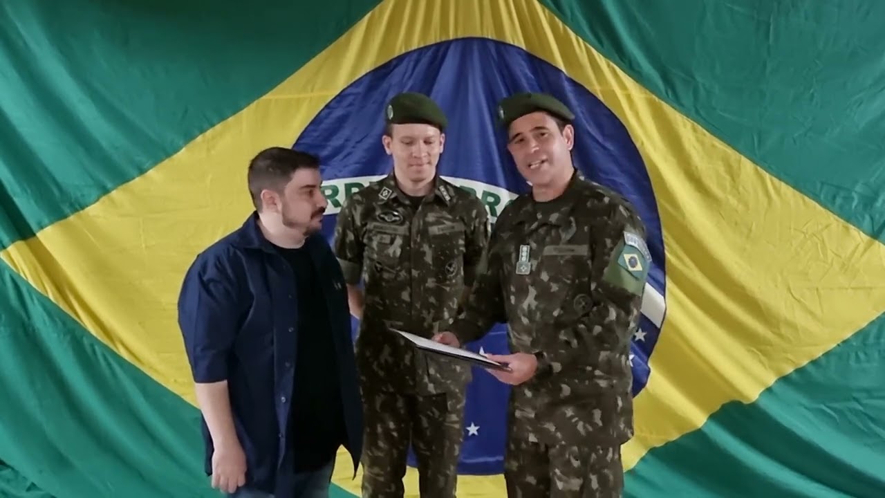Martin Butera (PT2ZDX - LU9EFO) receives decoration from the Brazilian Army in 2023