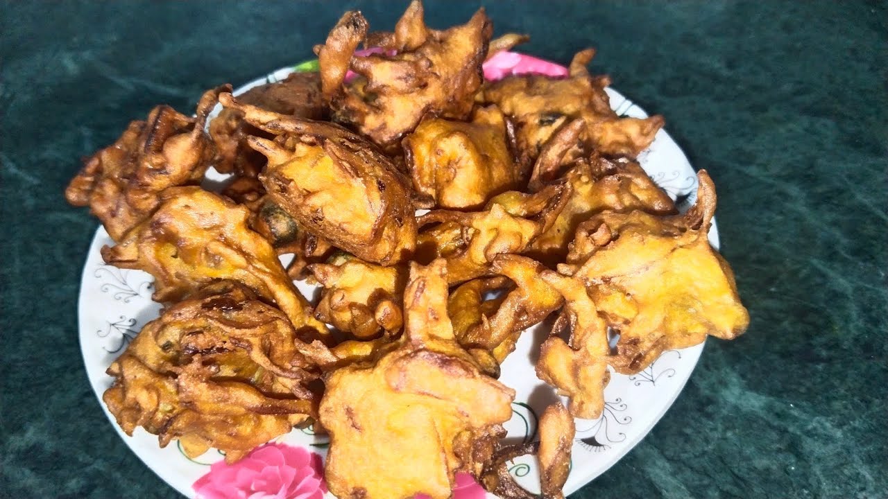 Pyaz pakoda ll crispy pyaz pakoda ll morning &evening snack - YouTube