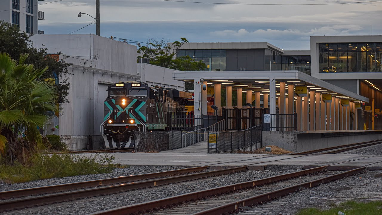 Fec 191 “FEC time” Railfanning WPB downtown FT 191 and 208 - YouTube