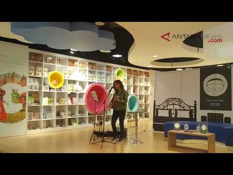 ANTARANEWS - Oppie Andaresta nyanyikan puisi Joko Pinurbo