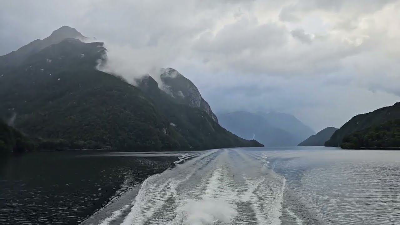 New Zealand's hidden gem, Lake Manapouri.
