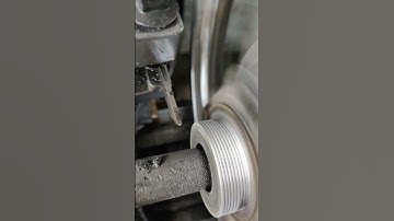 fast threads in lathe machine #cutting #cnc #lathe #machinary #machin #engineering #machincutting