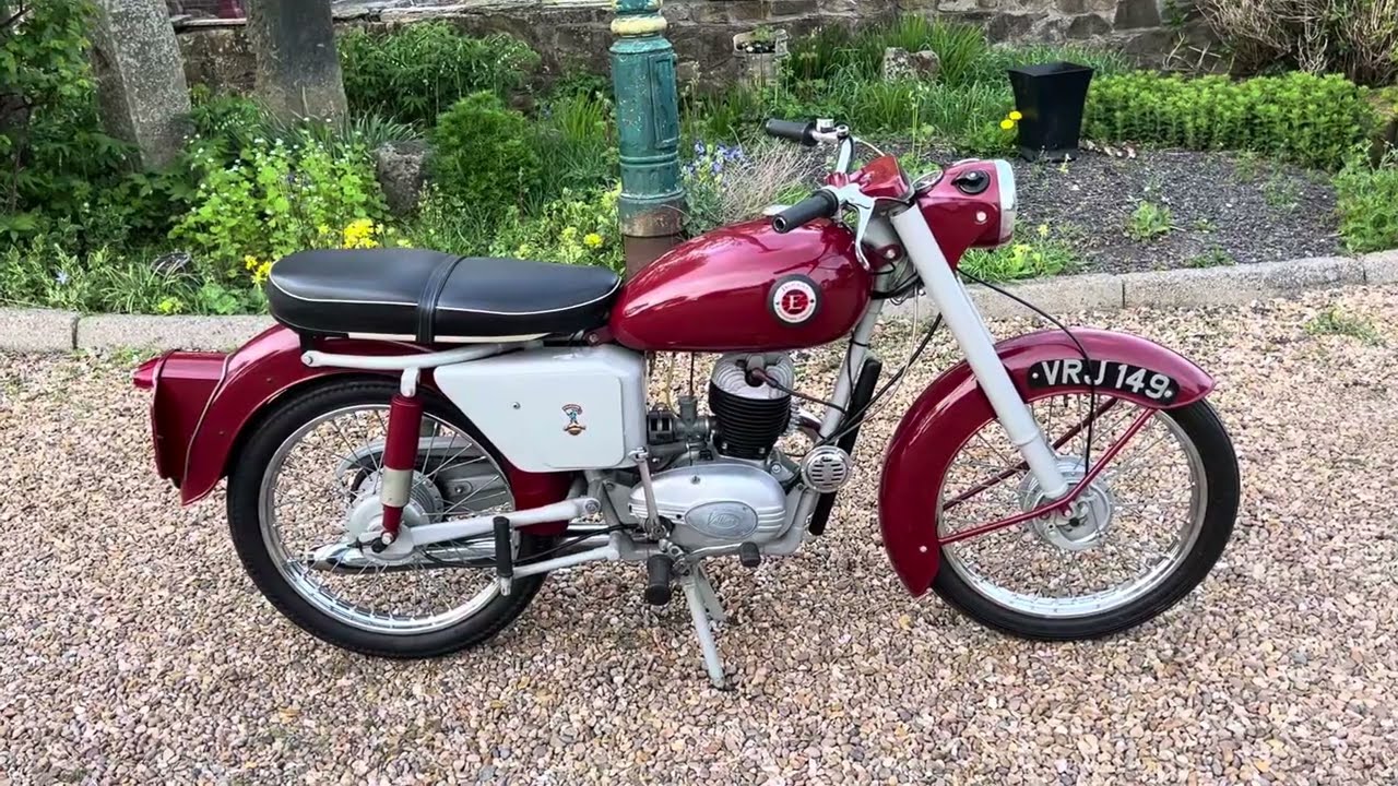 Excelsior Roadmaster @ Spinningwheel Classic Cars