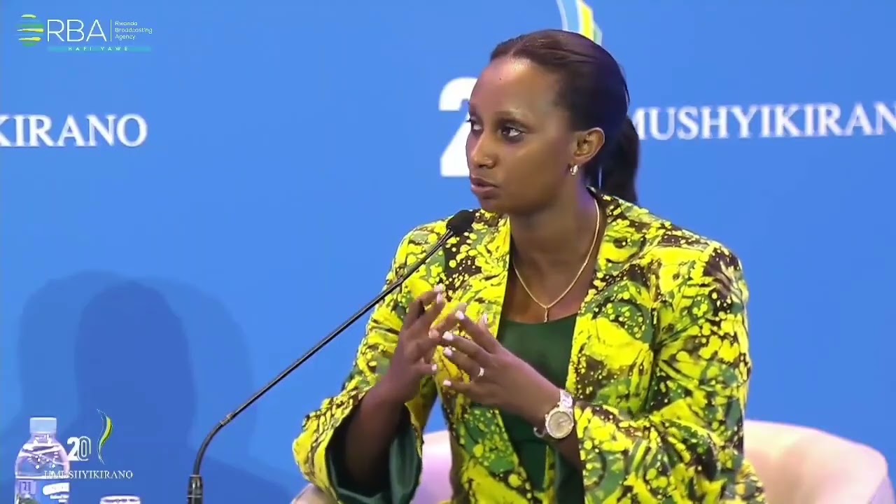 Uko umunyamakuru mutesi scovia yasekeje abitabiriye inama yumushyikirano 