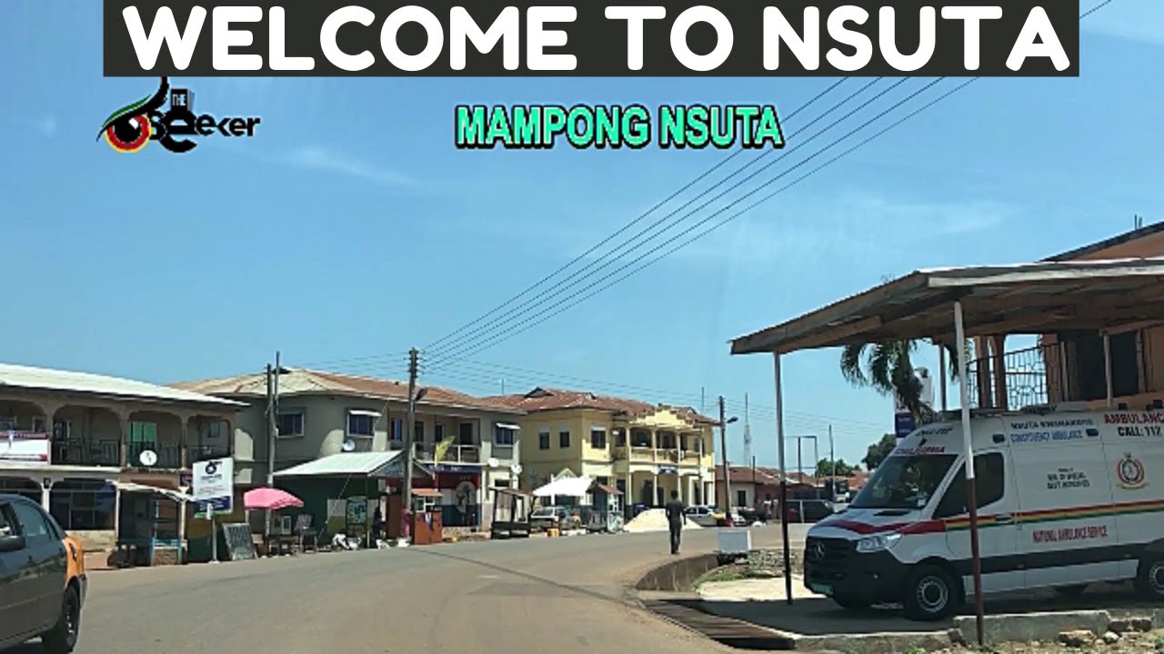 Дорога Мампонг Нсута Тауншип в районе Секьере-Сентрал региона Ашанти, Гана.