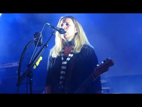 QD L HERBE NOUS DEVORE et JE NE VEUX PAS RESTER SAGE  Manu RockObattoir