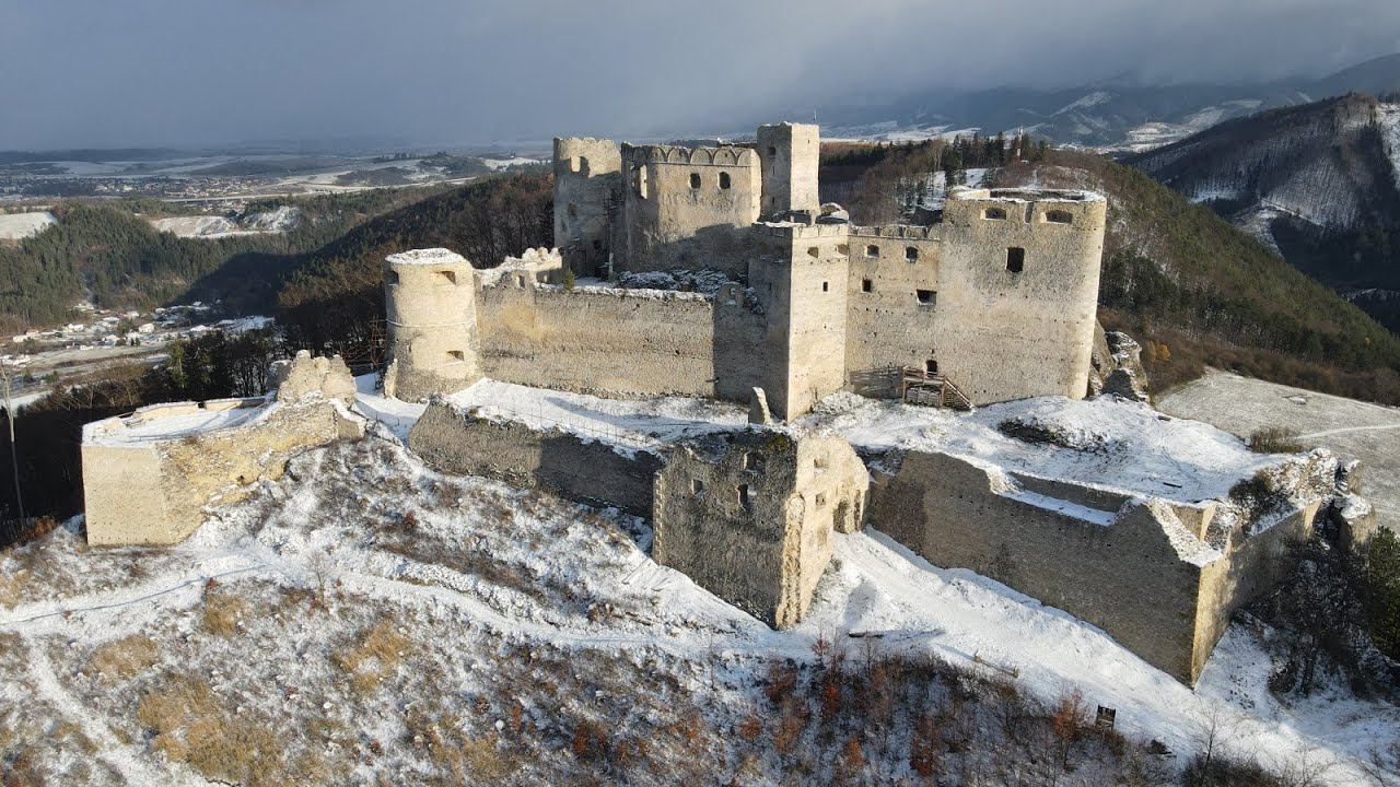 Hrad Lietava. Jedna z najkrajších zachovalých zrúcanín na Slovensku