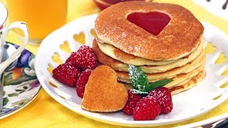 What's better than prepare an easy but delicious breakfast for your
loved one, done with our hands? here you are!! these pancakes are so
sweet and fluffy tha...