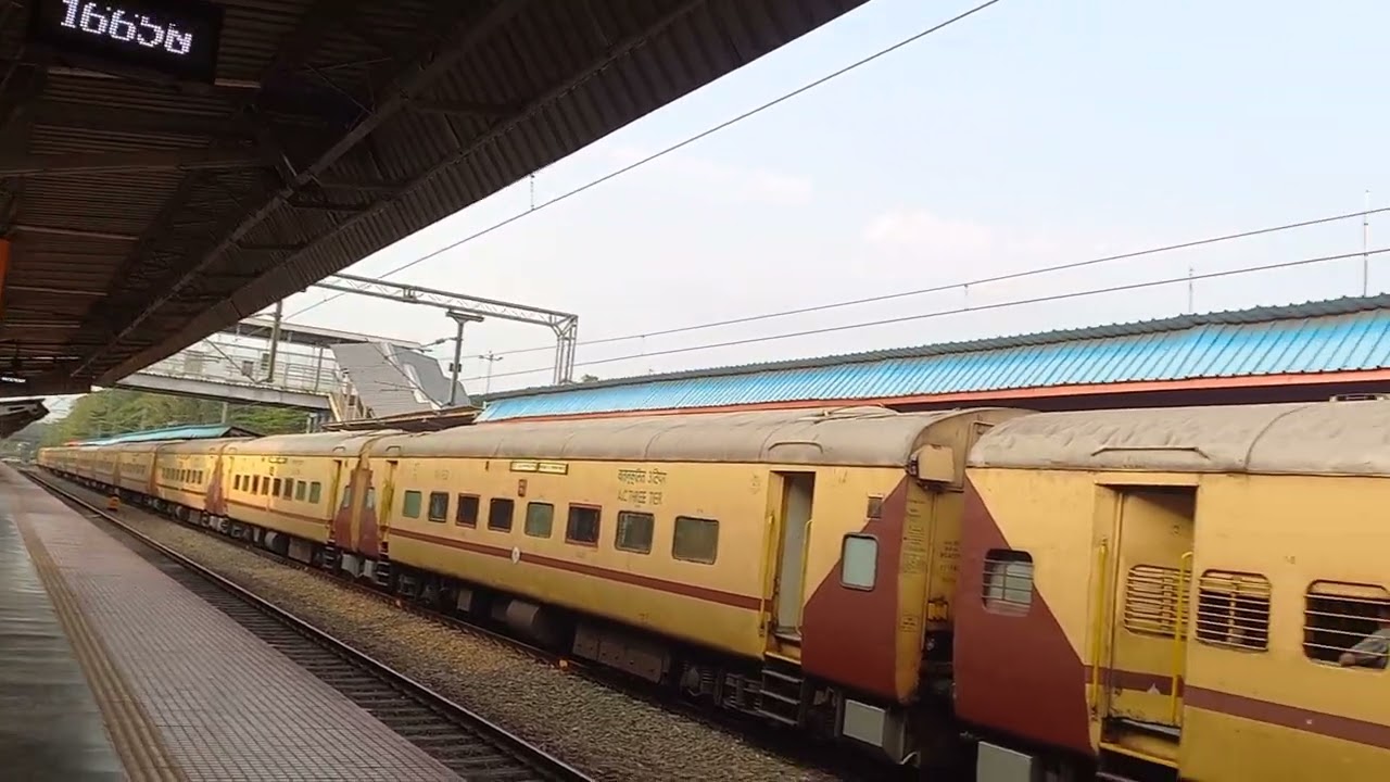 Train Mangalore  Chennai mail  arriving at Vadakara. 