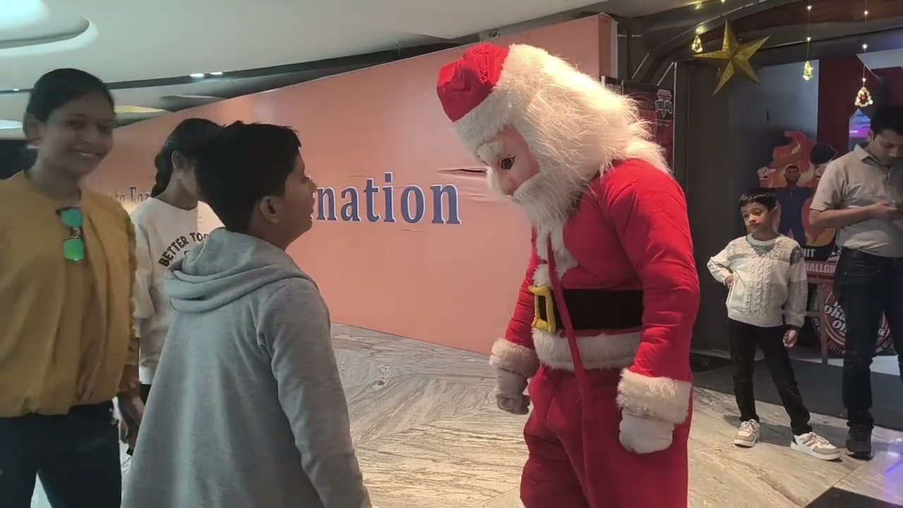 Mall mein masti 🎅😜👻