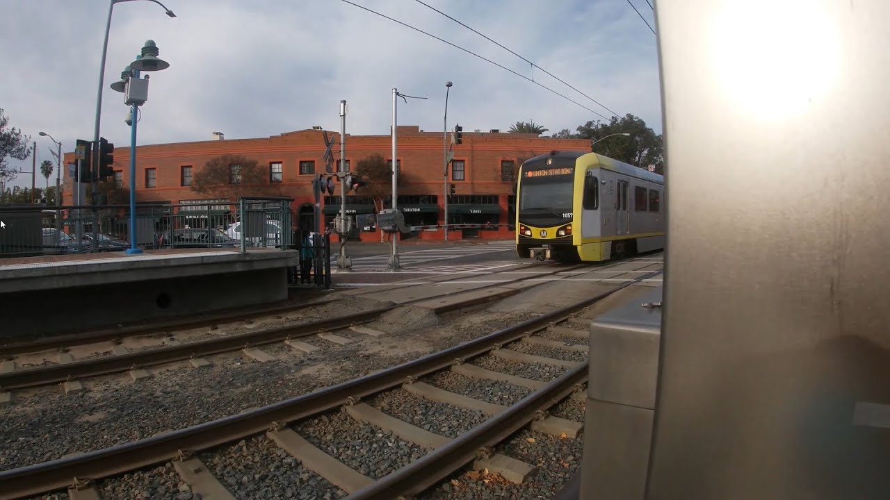 Metro Gold Line Train Meet at South Pasadena Station 4K - YouTube