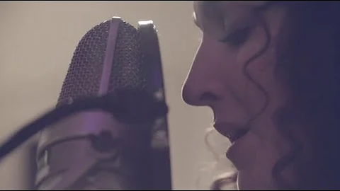 Hillary Reynolds Band - Crossing the Line (Officia...