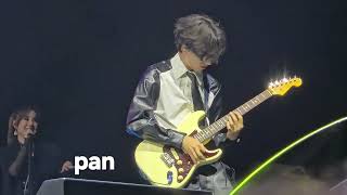 Download Lagu Mansur playing guitar at OVO arena London 11.12.2025 MP3
