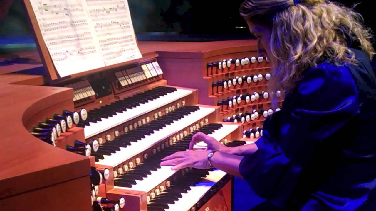 joanne-pearce-martin-la-phil-keyboardist-plays-bach-for-walt-disney