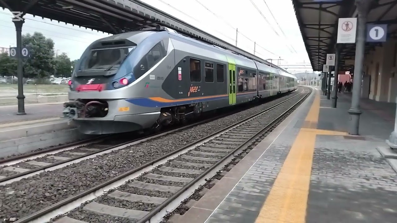 Uu po di treni alla stazione di follonica per I 160 iscritti.