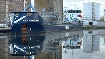 061125 #sharpness #Freighter Vertom Anne Marit zero wind perfect weather. 