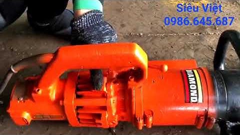 Hướng dẫn chi tiết cách châm nhớt máy uốn sắt thủy lực cầm tay