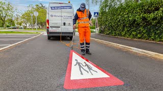 Marquage routier horizontal thermocollé prefabriqué réalisé avec Preform TCG, à Lons - France