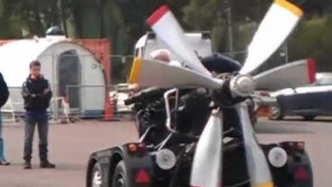 Loud and trippy plane engines